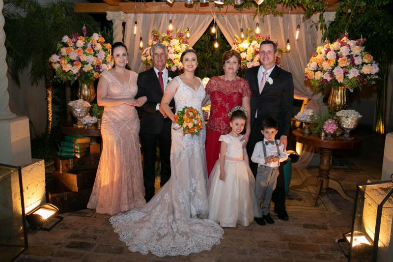Família da noiva: Diellen D. Pires (cunhada), Aristides B. Pires, Sônia C. Pires, Rafael C. Pires (irmão) e os sobrinhos Júlia e João Vitor