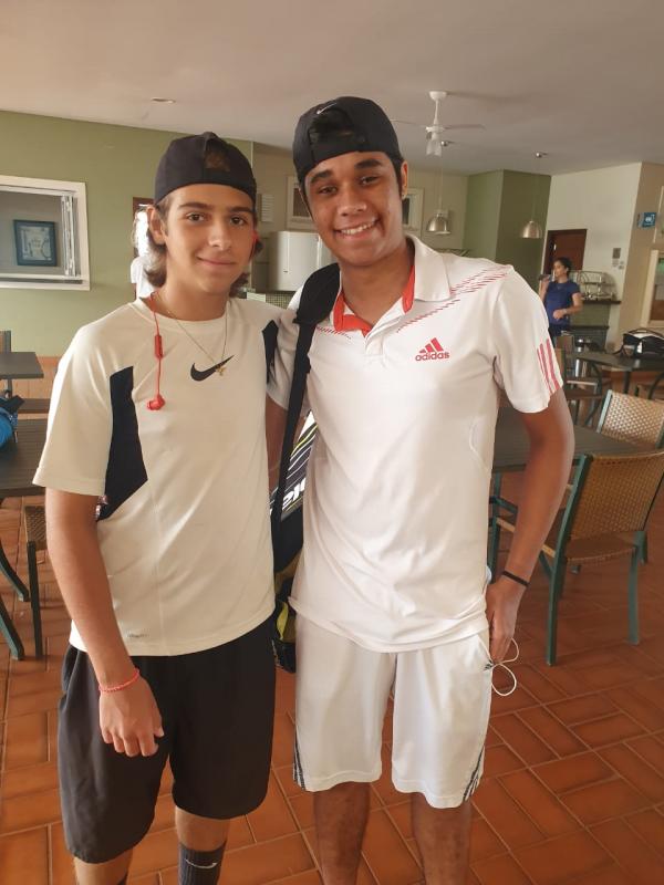 João  Alves de Andrade,  João  Vitor  Alves