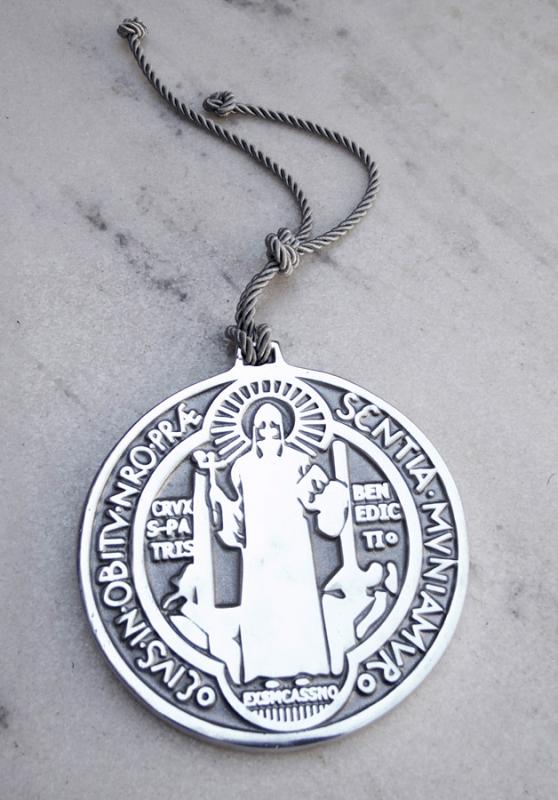 Medalhas de devoção de diversos modelos para decoração de ambientes