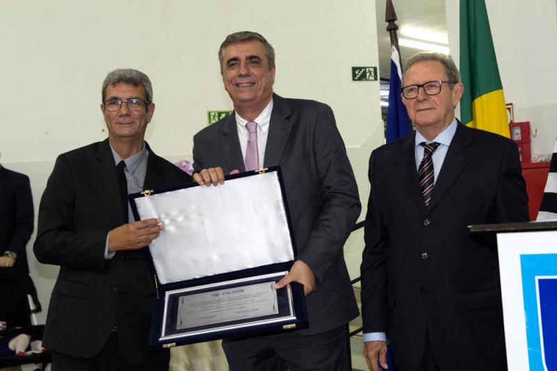 Presidente da Câmara Hilário, Prefeito Marcelo Mian e diretor executivo da FE Roberto Inácio Barbosa.