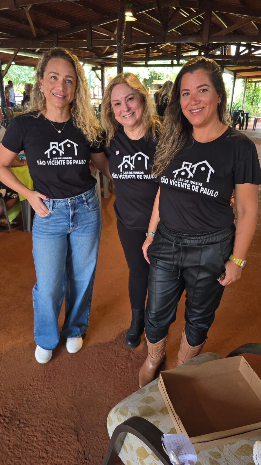 Erica e Cristina  Olivatto  Teixeira, Ligia Machado  Netto