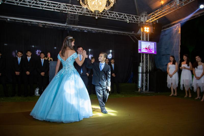 Ele dançou sem timidez