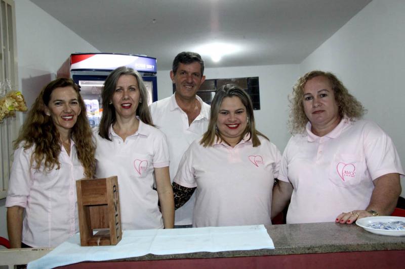 Equipe voluntária barraca AVCC