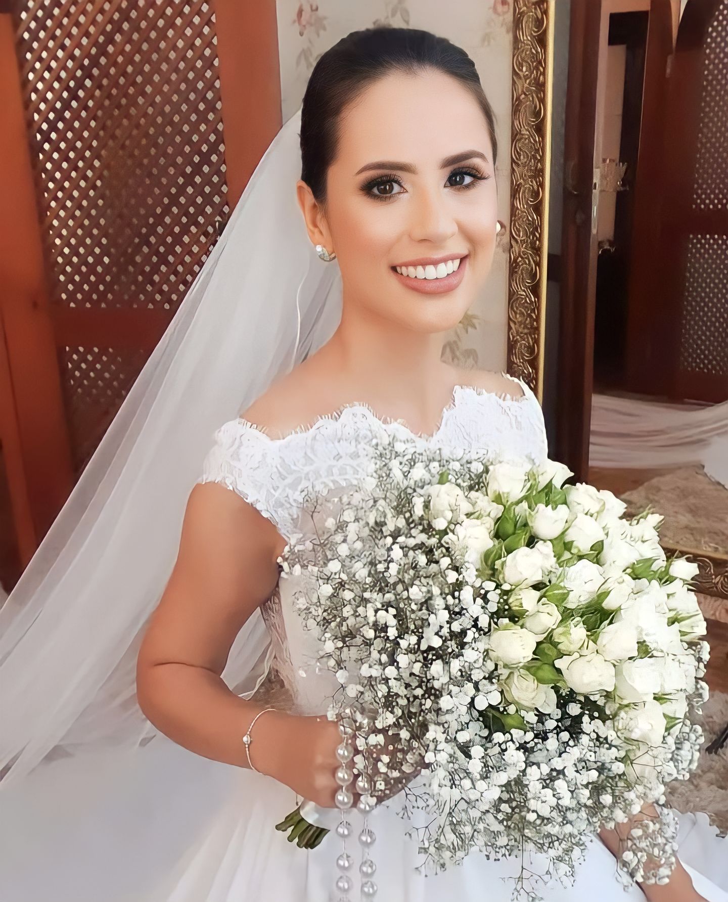 O Alberta e Valéria atende a todos os tipos de noivas. Aqui, uma noiva Noiva clássica.