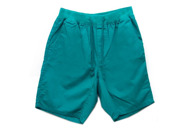 Bermuda em sarja e cós de malha Hering