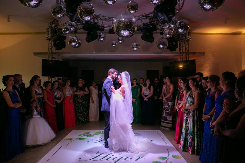 A primeira dança da noite...