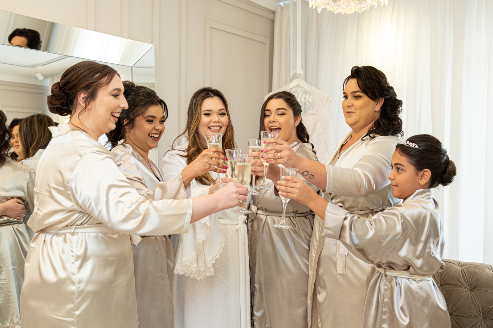 Com as madrinhas: Bianca Gomes, Vitória Pedersoli, Ana Clara Soares, Rafaela Soares, Alice Soares