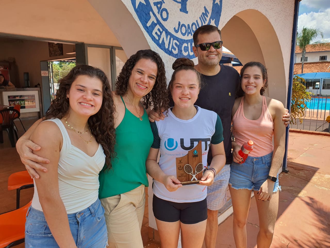 Mariana,  Andresa,  Maria Clara,  Maria Júlia  e Leandro  Popolim