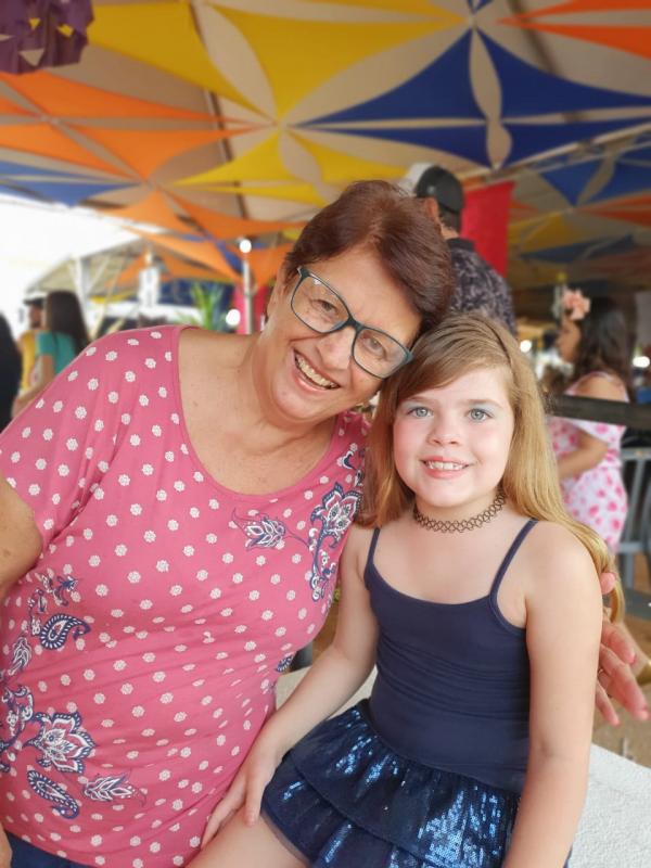 Nicinha  Basagli  com a neta Mariana