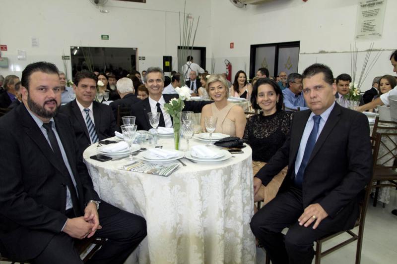 Gustavo Baldan, gestor de marketing, João Costa, veterinário, André Mansano, dentista e esposa Juliana, Raquel Nogueira Inácio e Luis Olavo Alves, superintendente da FE