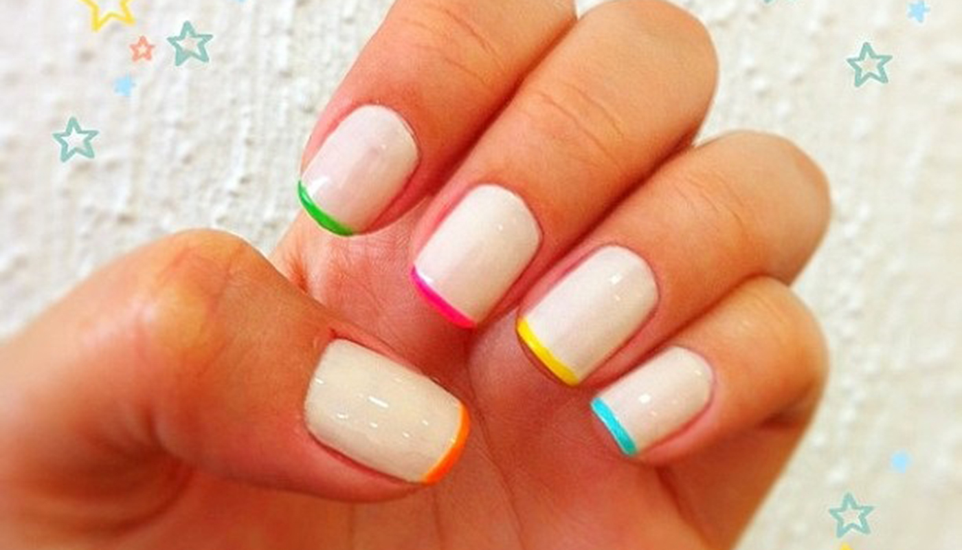 Inspiração de unha francesinha com base colorida