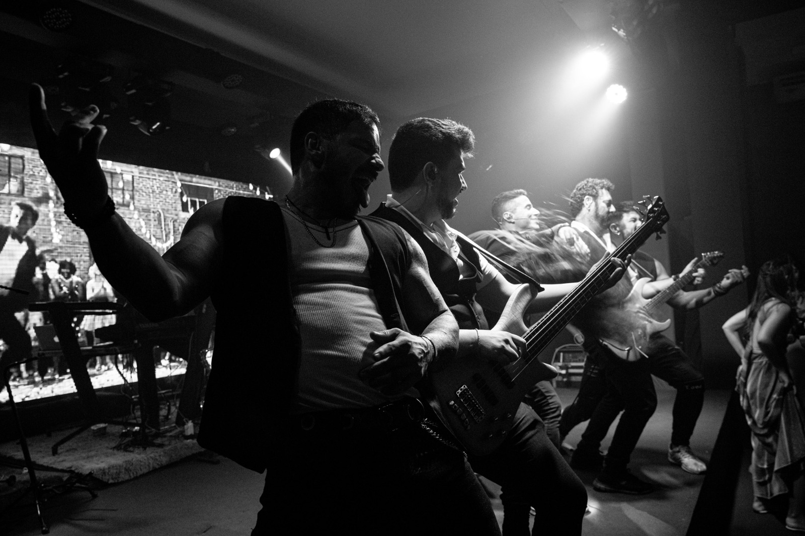 ... cada nota ressoando com a magia de diferentes estilos musicais...