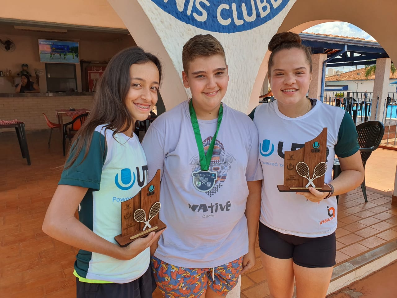 Helena Melo , Vice Campeã UTR FIRST ; Guilherme  Miziara,  Participante  UTR  first; Maria  Clara  Populim,  Campeã  do UTR  first.