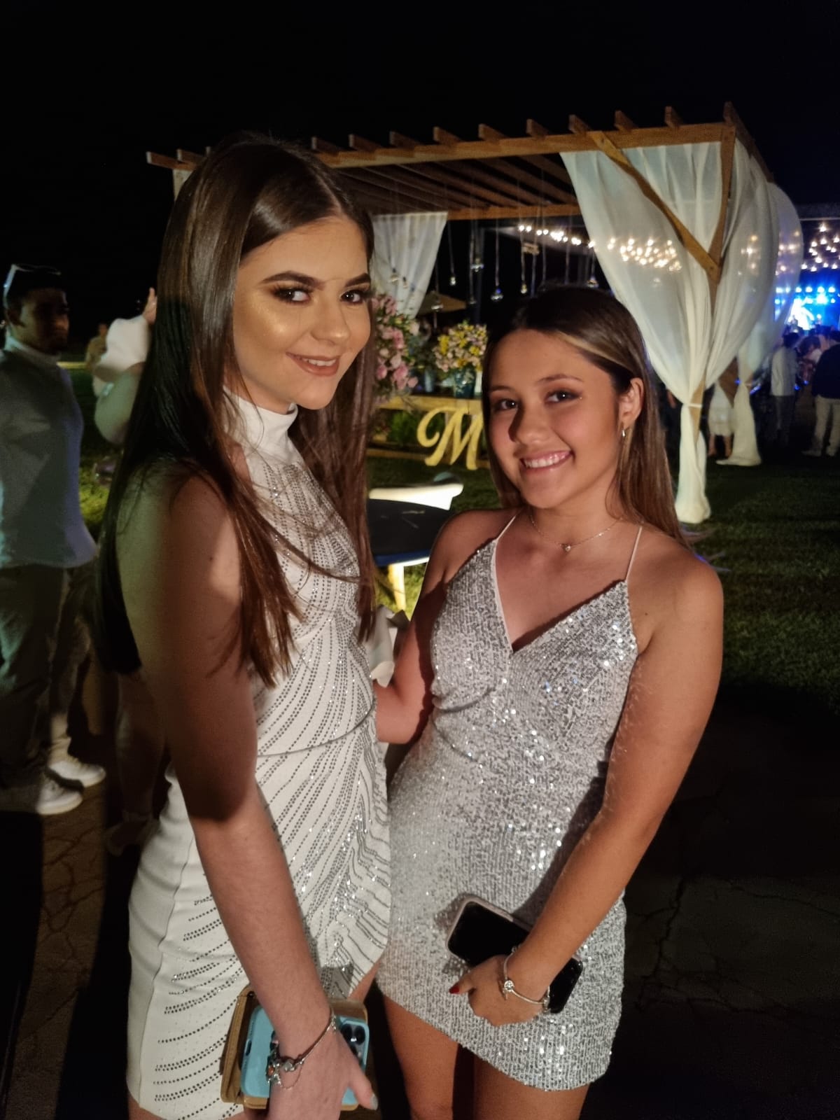 Vitória Sinfronio, Larissa Mendonça