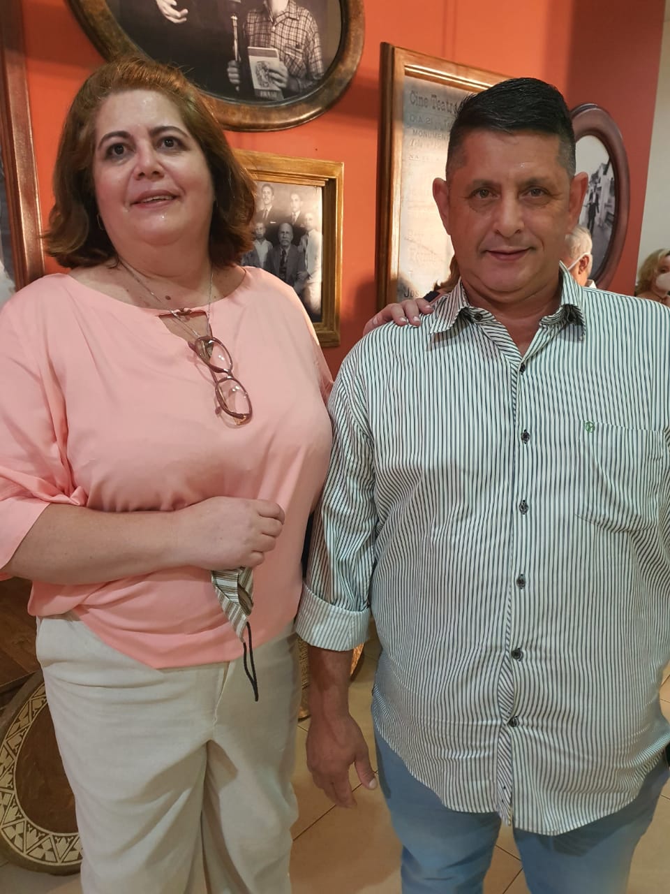 Assuero e Vera Flores