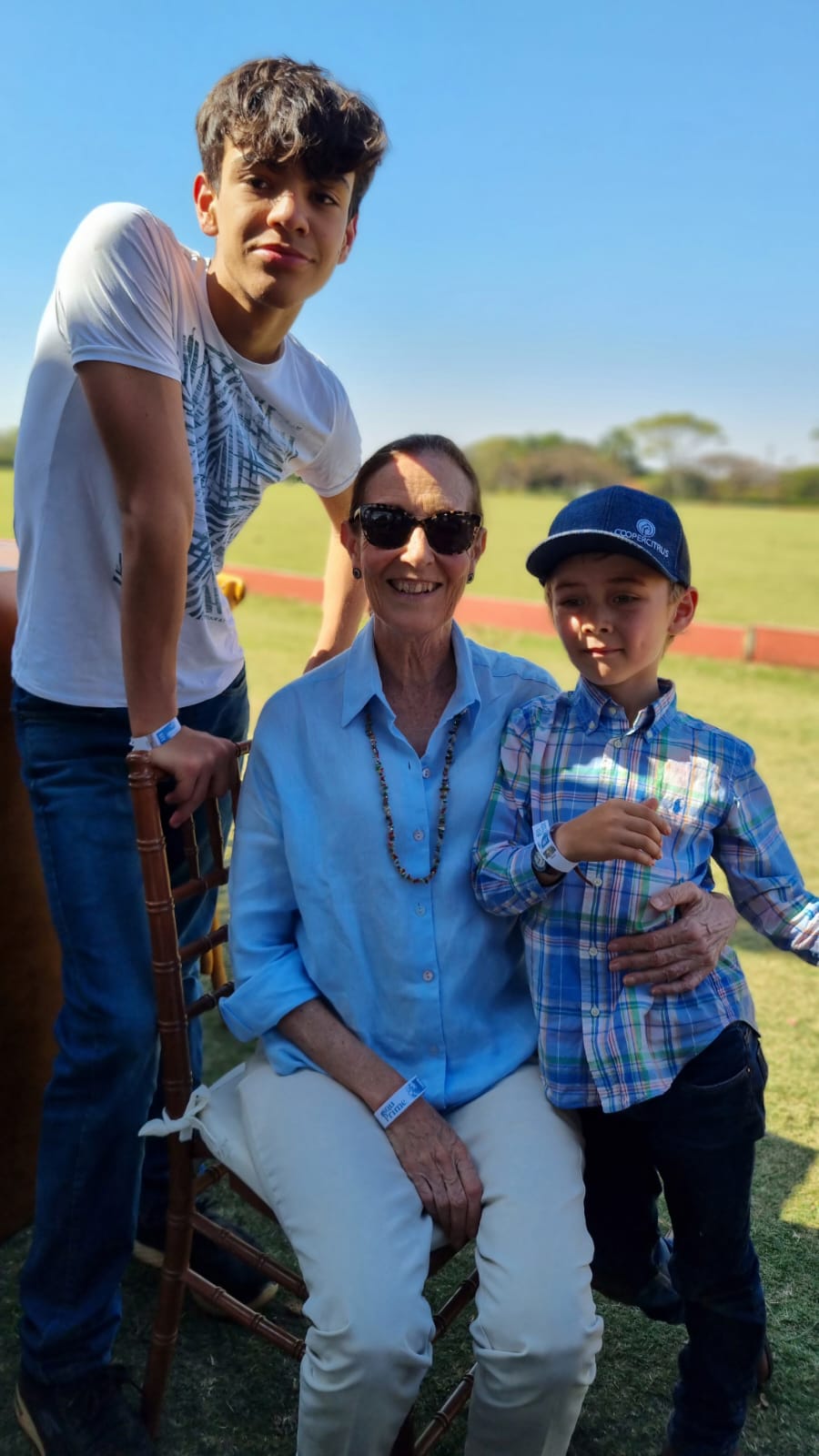 Beatriz Junqueira com os netos, Sérgio e Lucas