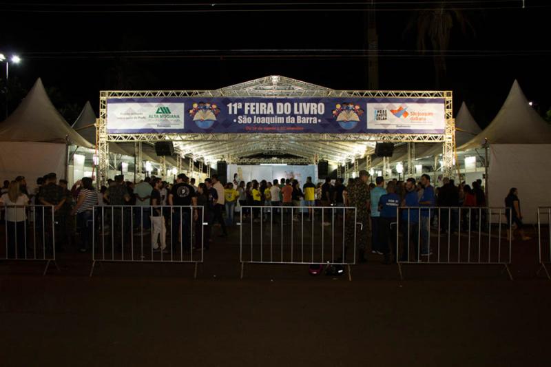 Feira movimentou a Praça Sete de Setembro