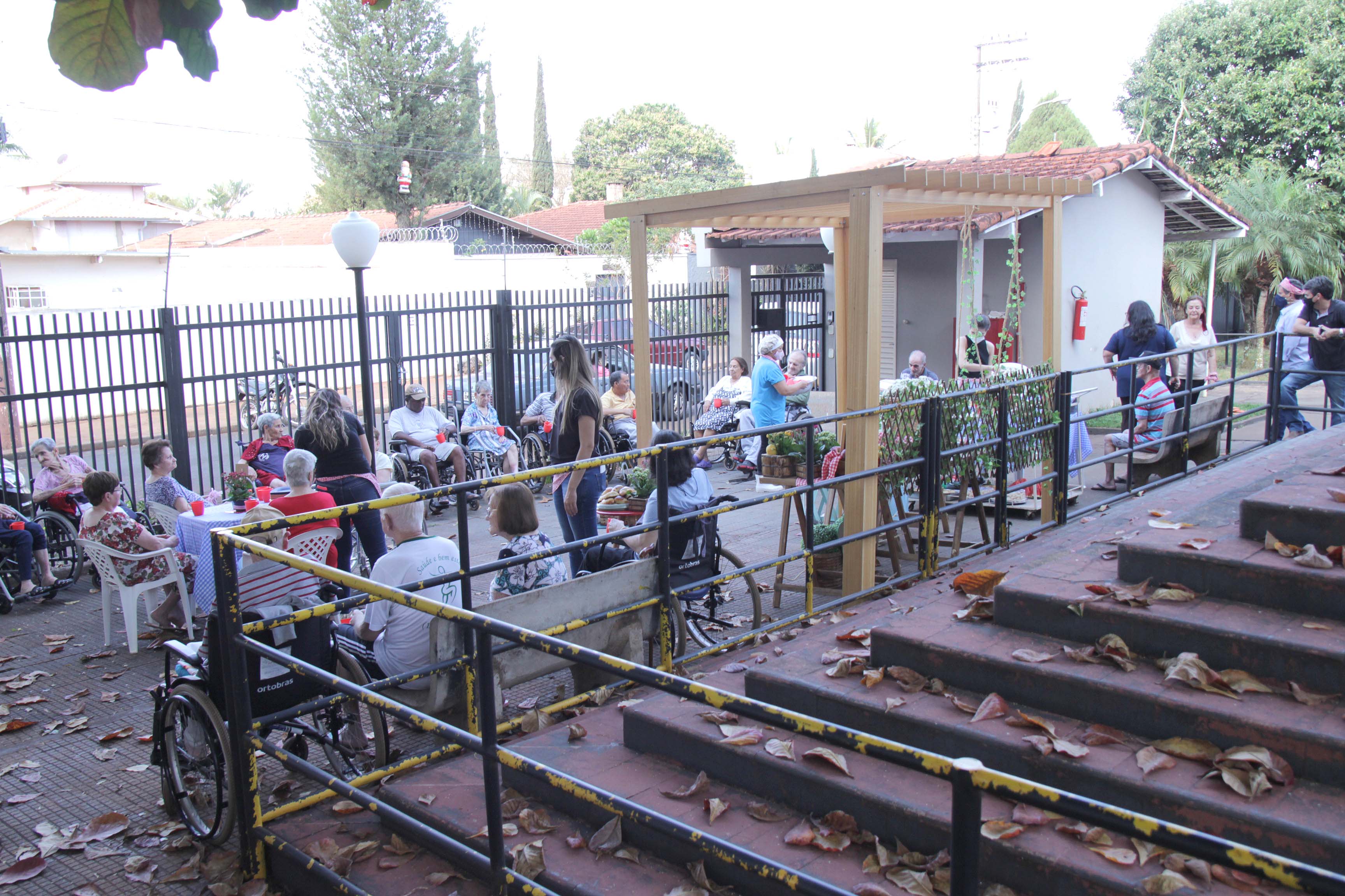 Quem passava pela rua podia observar esse momento