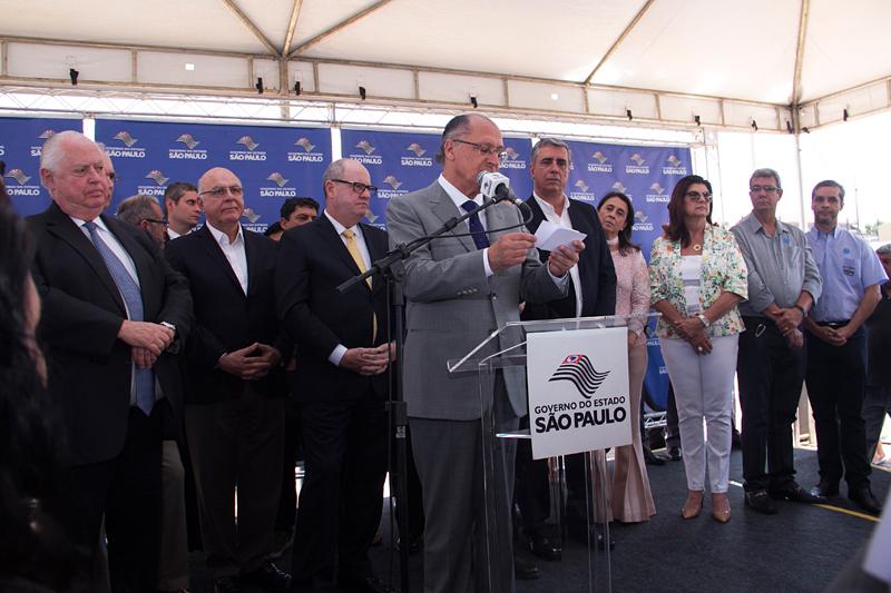 Autoridades na cerimônia de inauguração do Novo Fórum de São Joaquim da Barra