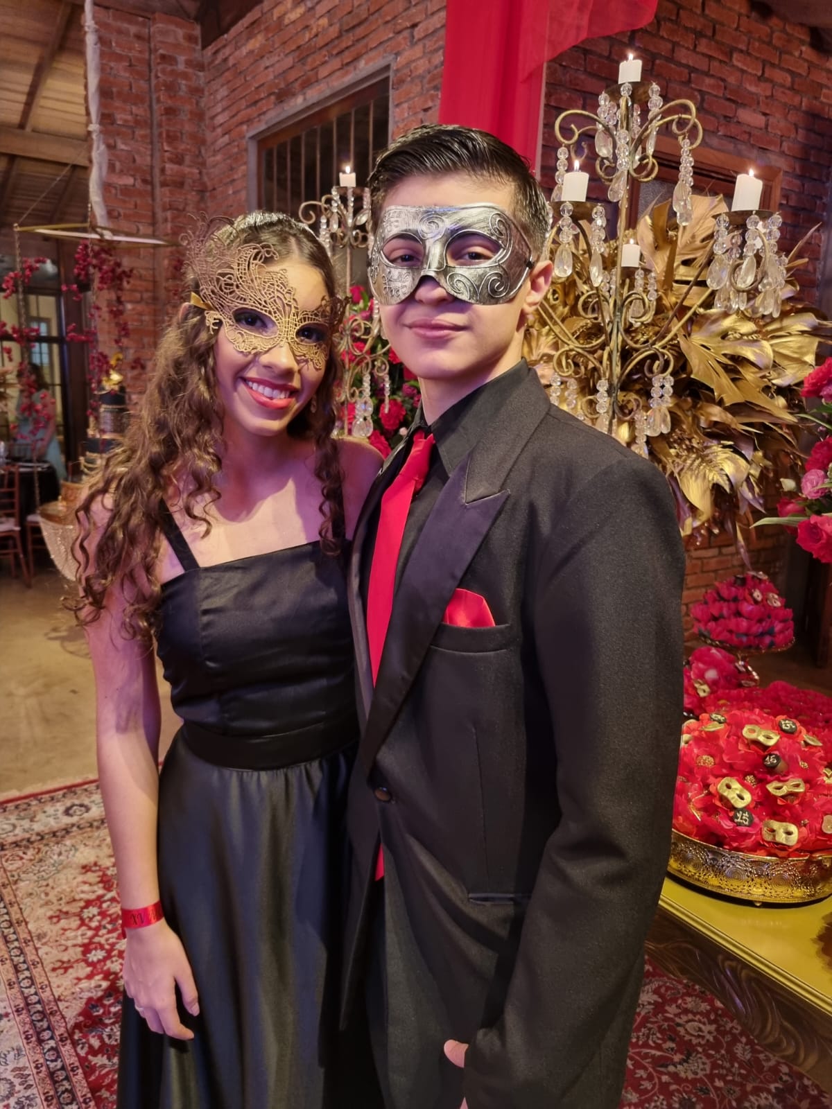 Lívia Teixeira, Isaac Anjeto