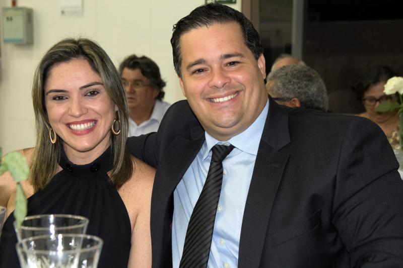 Kelly Cristina Antonelly, funcionária do RH e eposo Marcelo Martins de Castro Peres, Advogado da FE