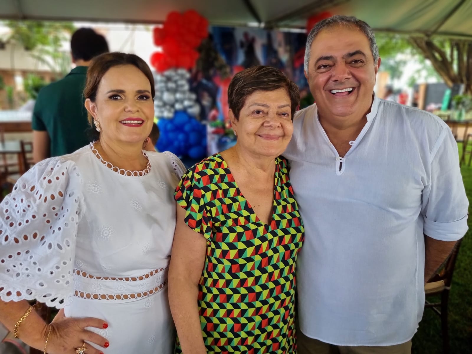 A bisavó  Cidinha  David  entre  Rose e Felipe Moisés David  avós  do aniversariante