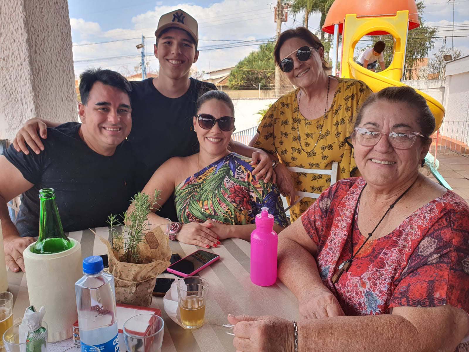 Pedro, Carolina  e Jonas  Diniz,  Alcinei Mantovani,   Erci  Diniz