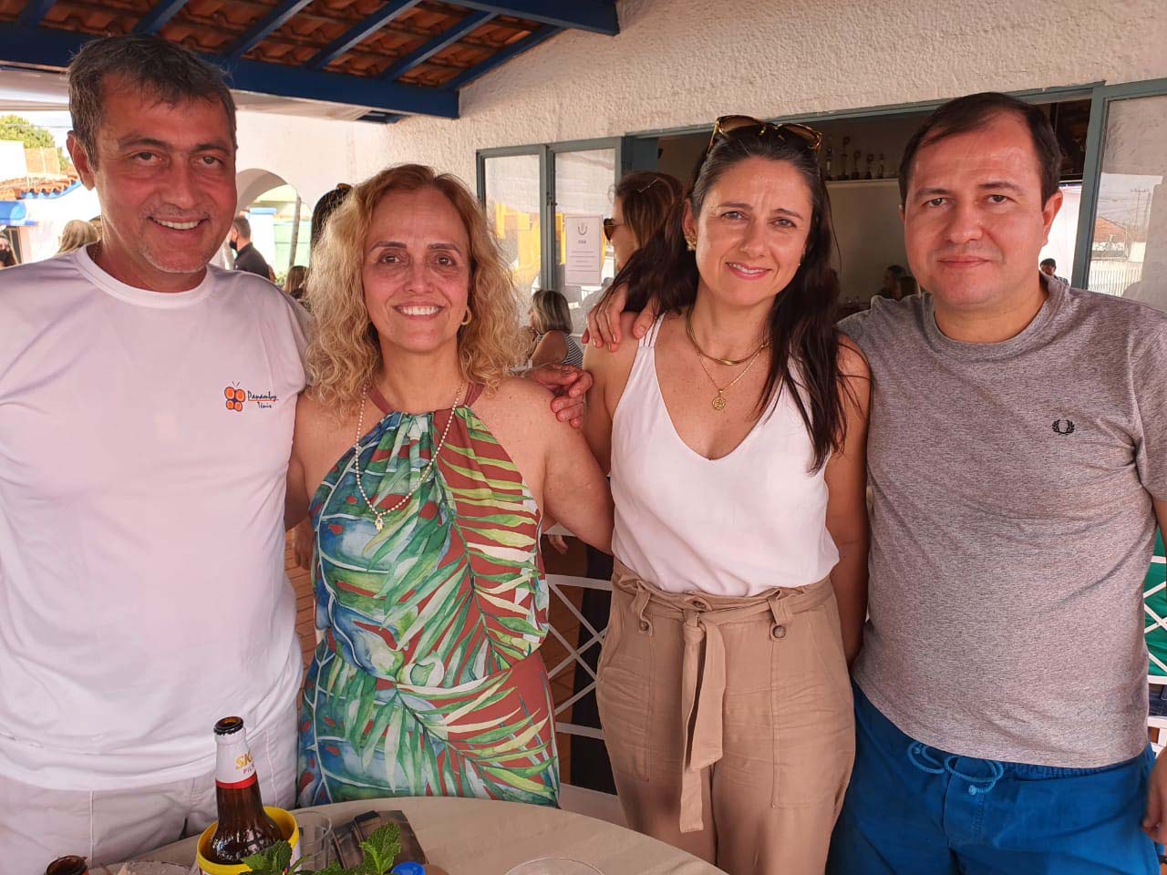 Cristiane e Luiz Carlos  Moreira,   Carol e Eduardo  Menezes