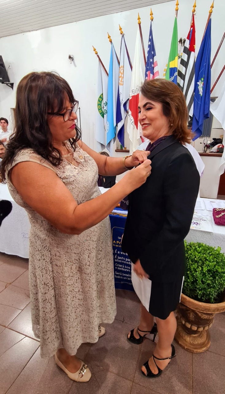 Cássia de Oliveira transmite a presidência à Sandra Moreti