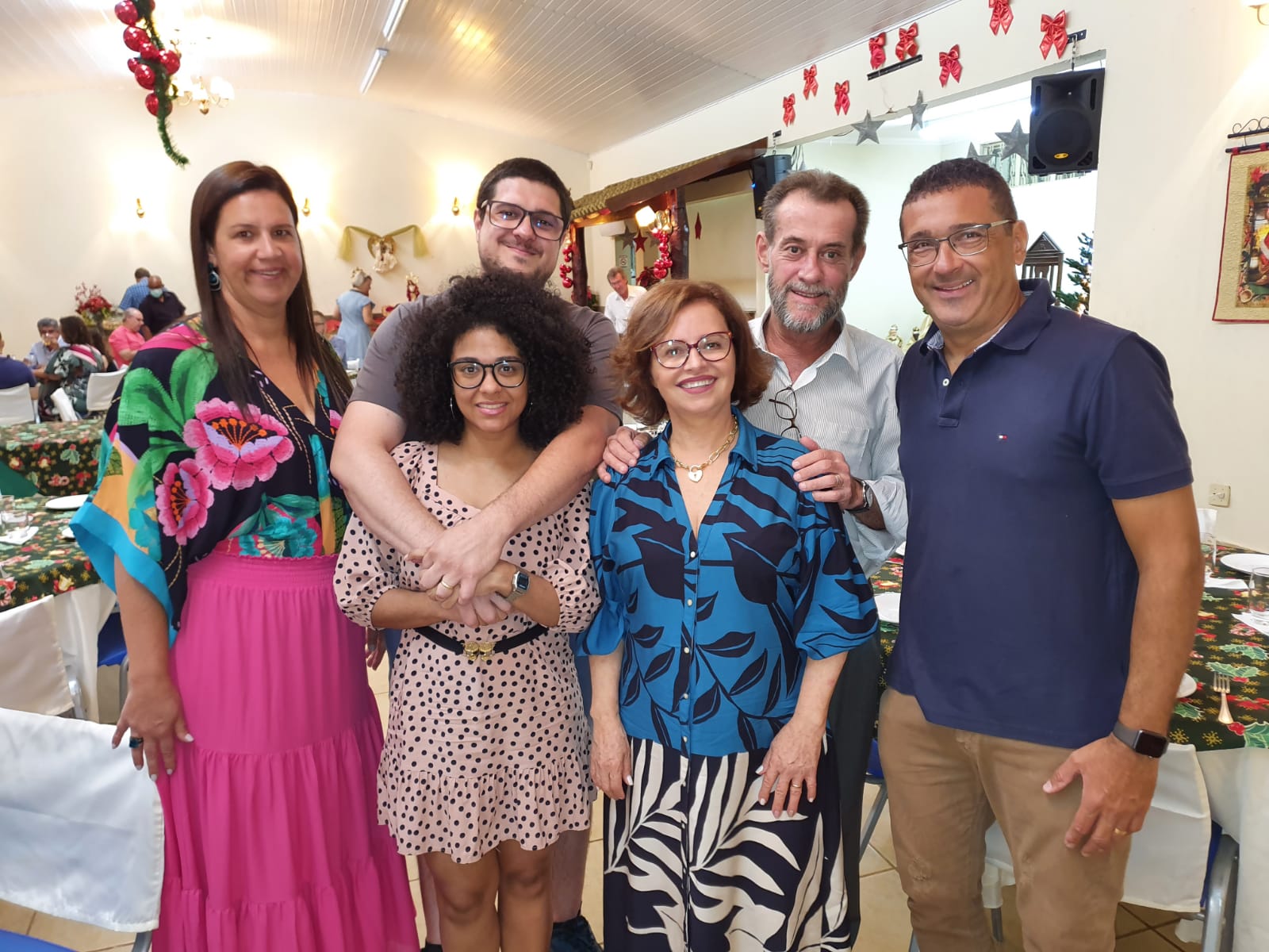 Renata e Sandro Bonadio recebem, Caroline, Bruno, Sônia e Ângelo Maricolo