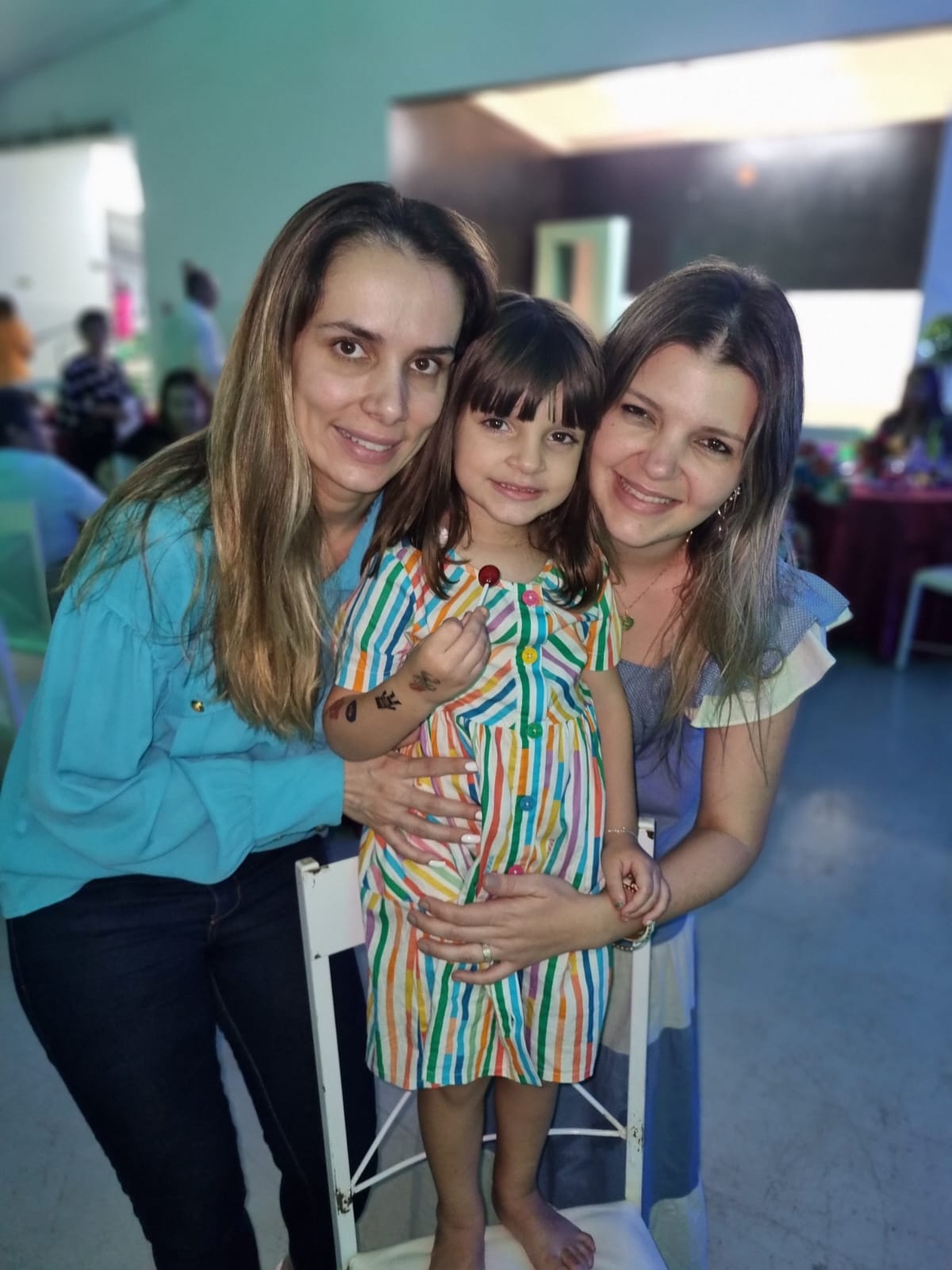 Cecília e Ludmila  Oliveira,  Thais  Marcussi