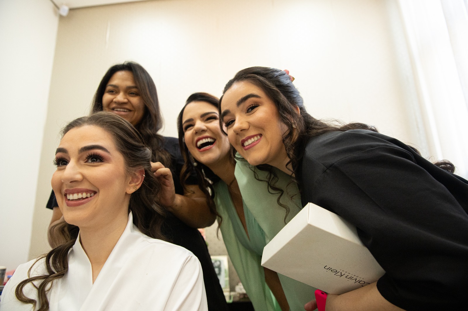 Momento mãe e irmã sob os cuidados de Nayara Botelho