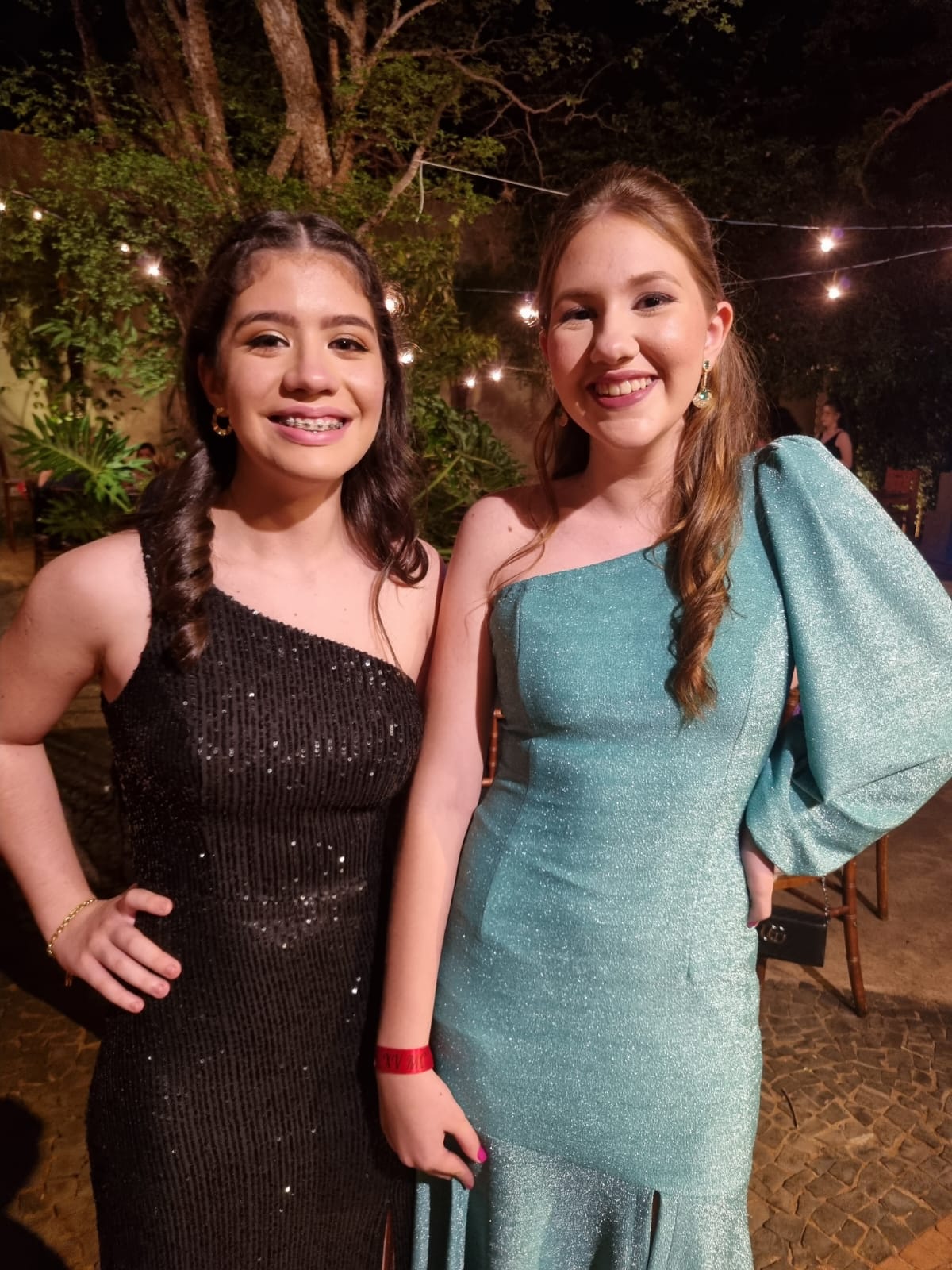 Livia Araújo, Luiza Peron