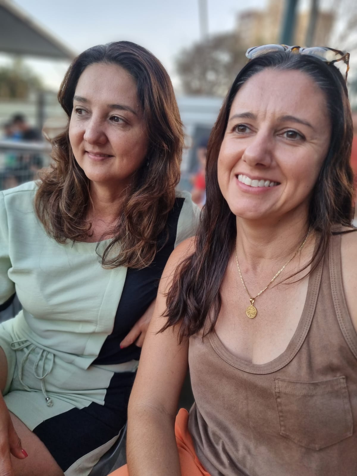 Paula Castejon, Carol Menezes