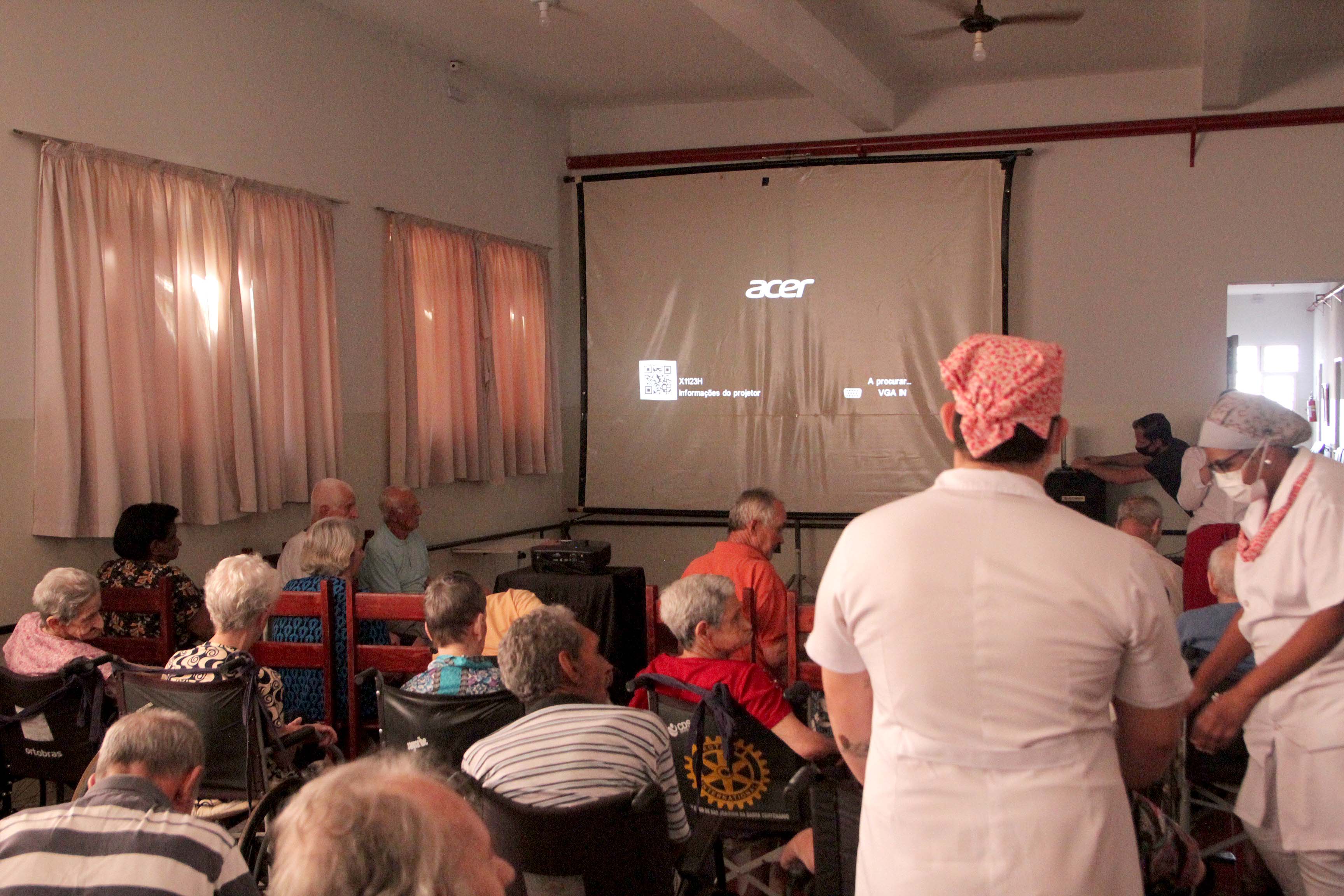 Exibição de mensagens dos familiares no telão