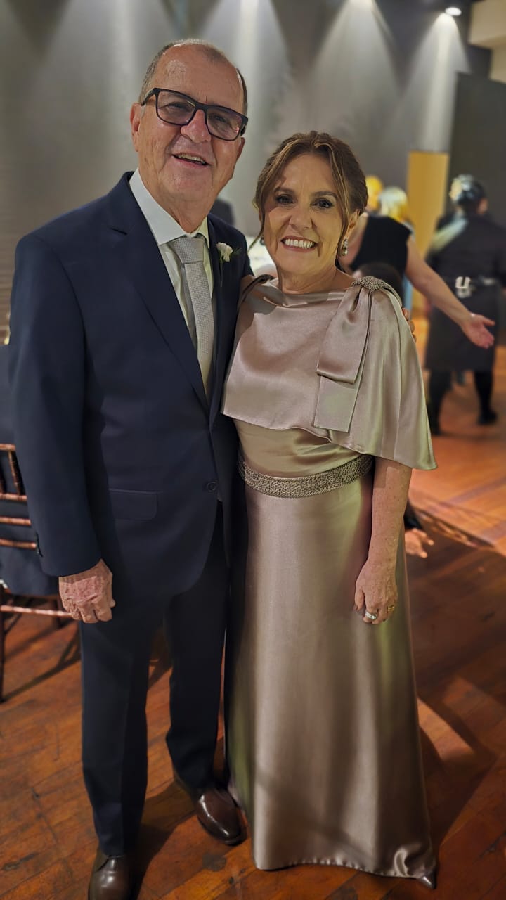 os pais do noivo, João  Carlos  e Elisabete  Stripari  Avante