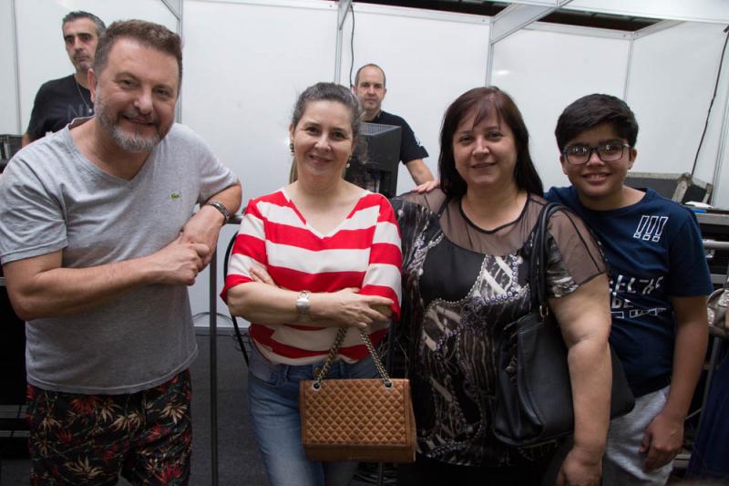 Público prestigiando o show de Guilherme Arantes