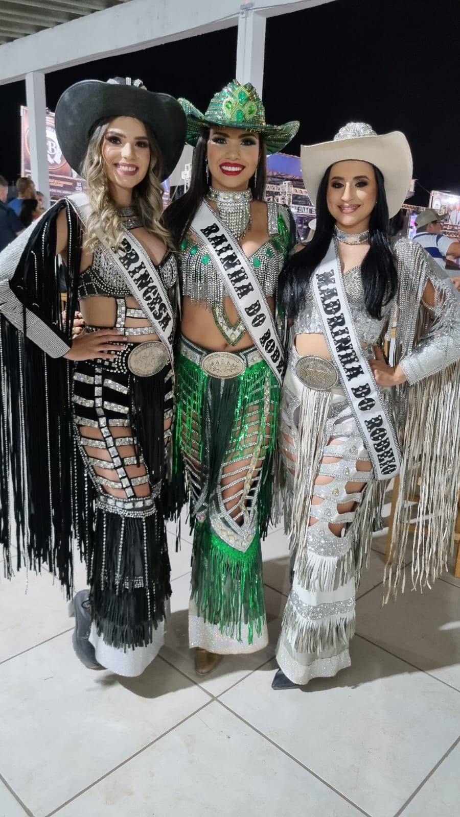 Duda  Ferrari / Princesa,  Hauana  Ferrari/ Rainha, Paola Cristina  Alves/ Madrinha do  Rodeio.