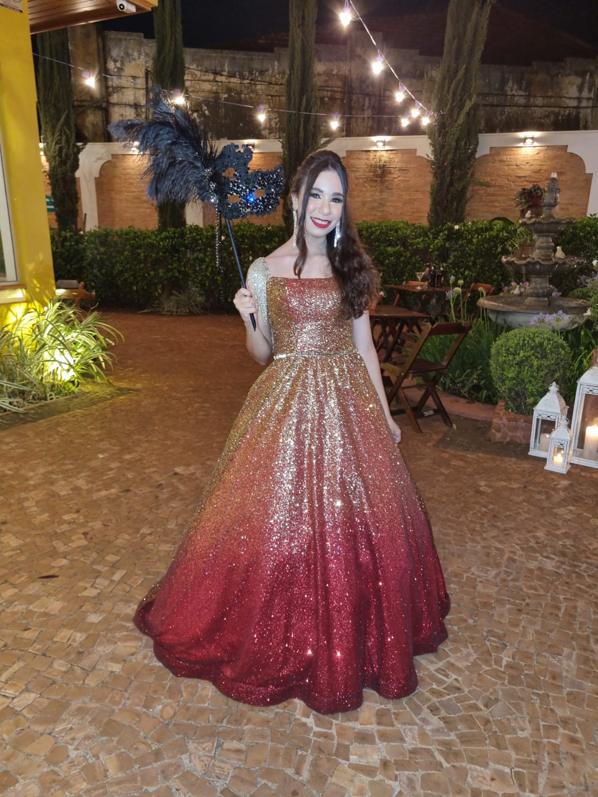 Maria Clara de Castro Fávaro no traje da valsa