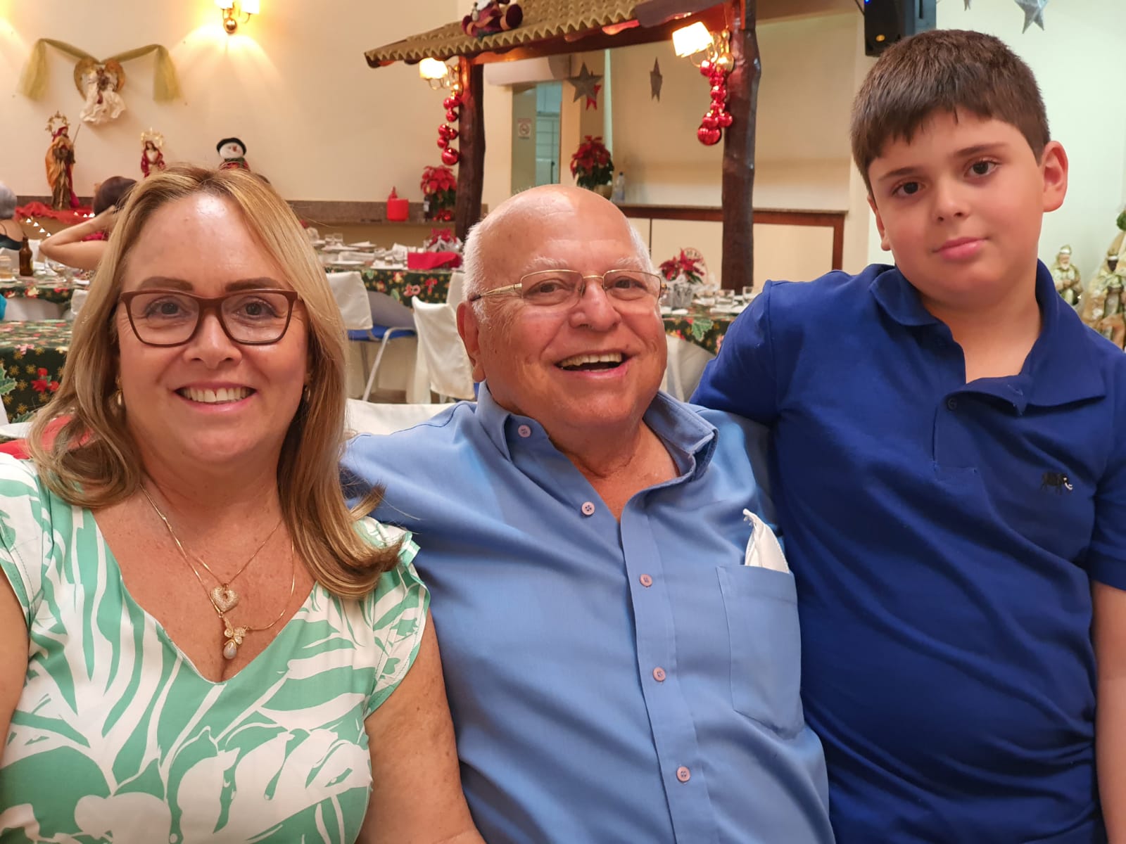 Marli e Eduardo Almeida com o neto Thiago Henrique.