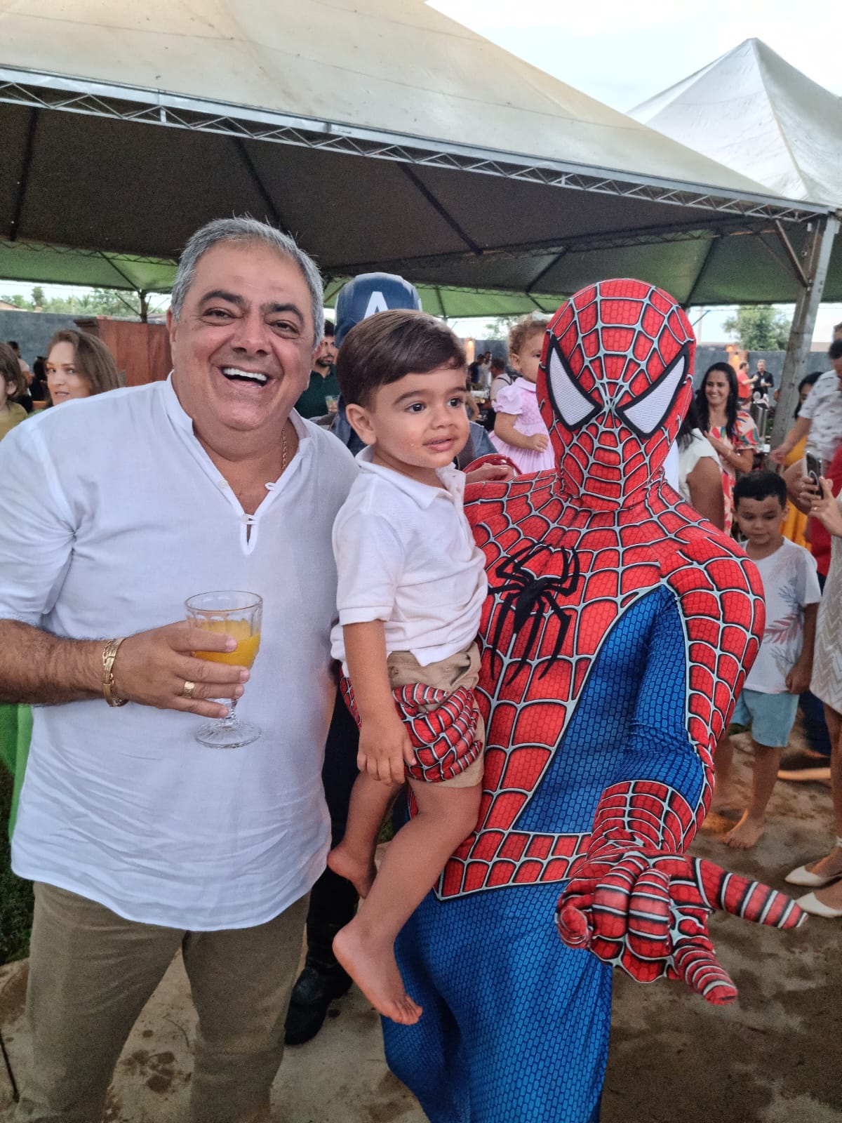 Avô  Felipe  David   realizado  na festa do neto  Farid