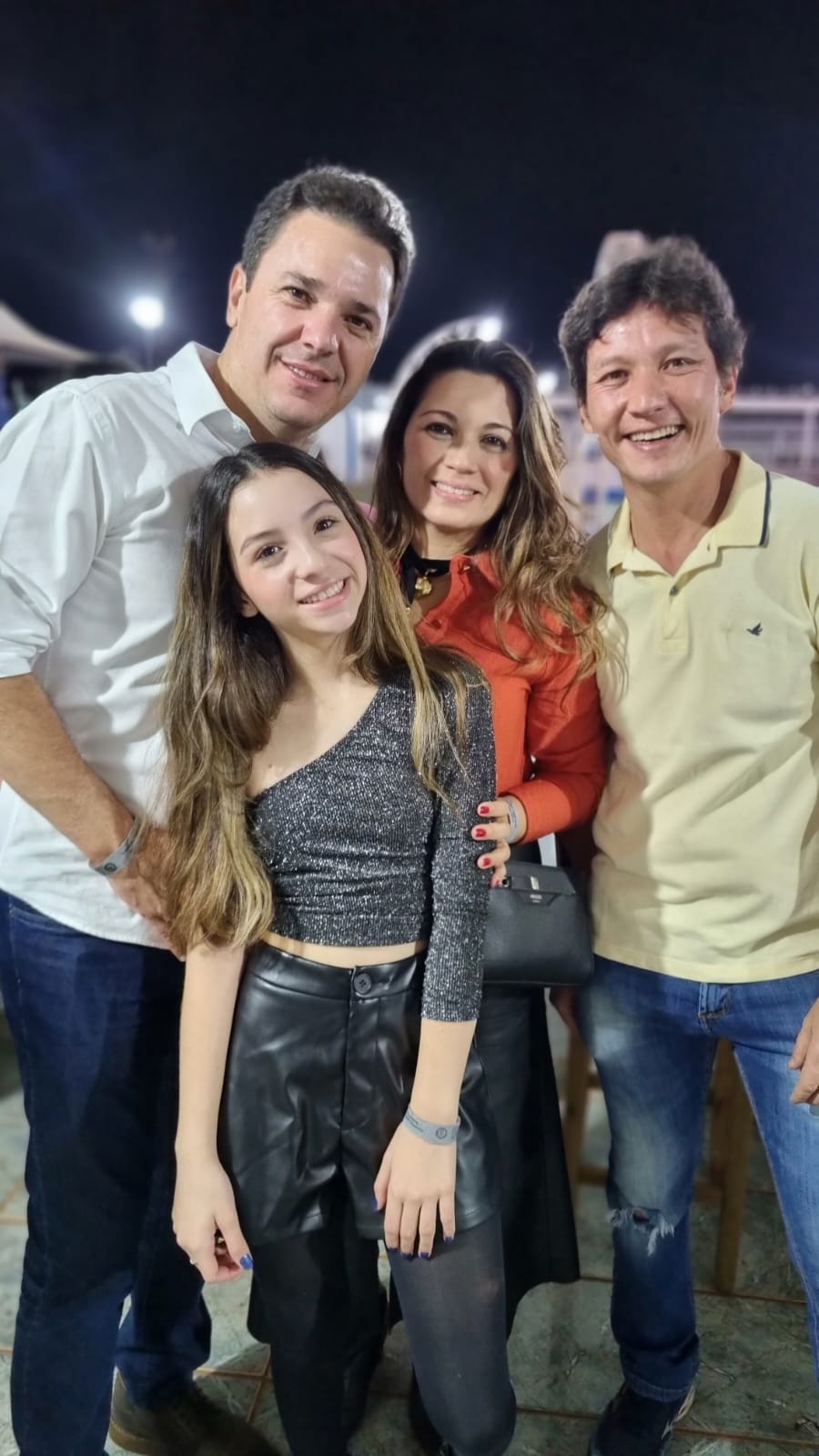 Gabriela,  Maíra  e José  Ângelo  Rocha,  Ataliba  Ide  Junior