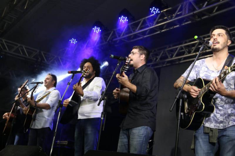 E na sequência o show vibrante de Gipsy Kings Cover que "eletrizou" a plateia