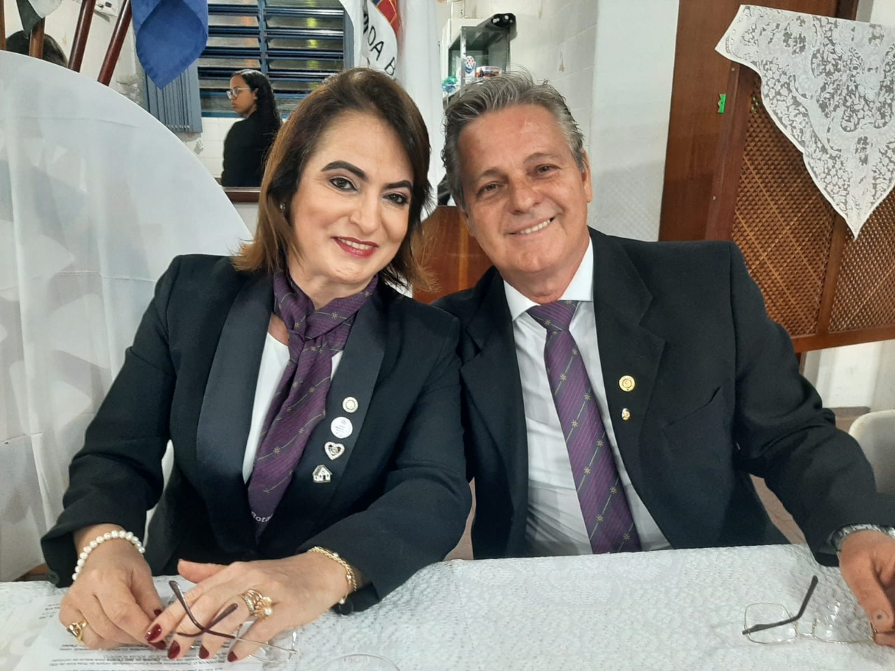 A nova presidente do Rotary local, Sandra Piloto Moreti e seu marido Carlos Moreti