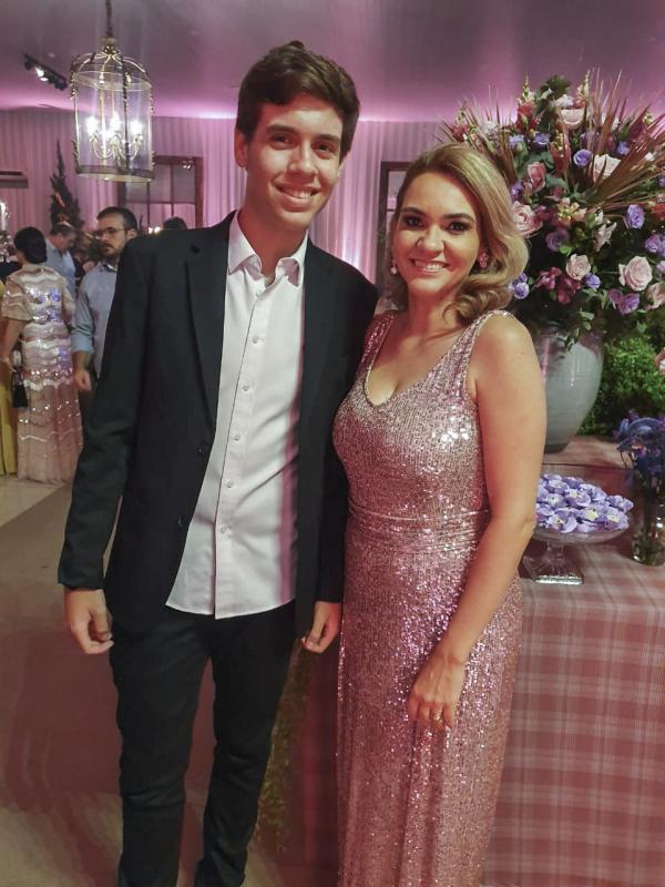 João  Lucas  com a mãe  Juliana  Araújo