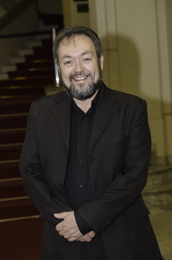 O educador e escritor César Nunes