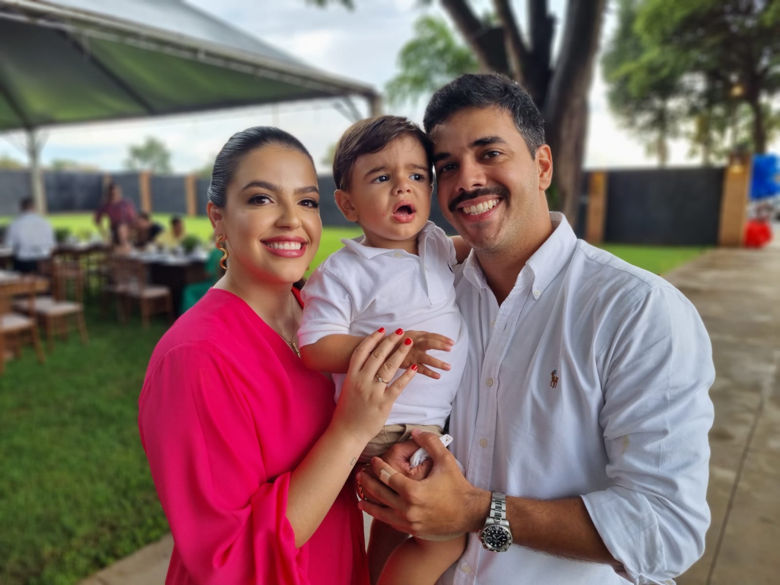 Farid, com os pais Aline  e Farid David