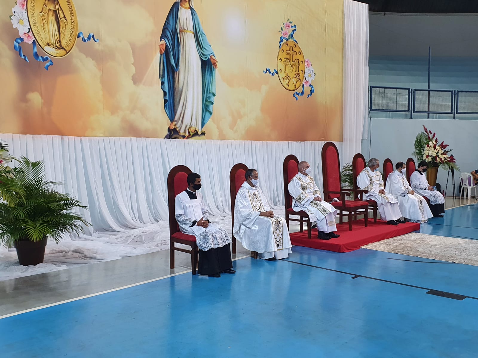 Primeiro dia de novena, às 5h30 de hoje (18)