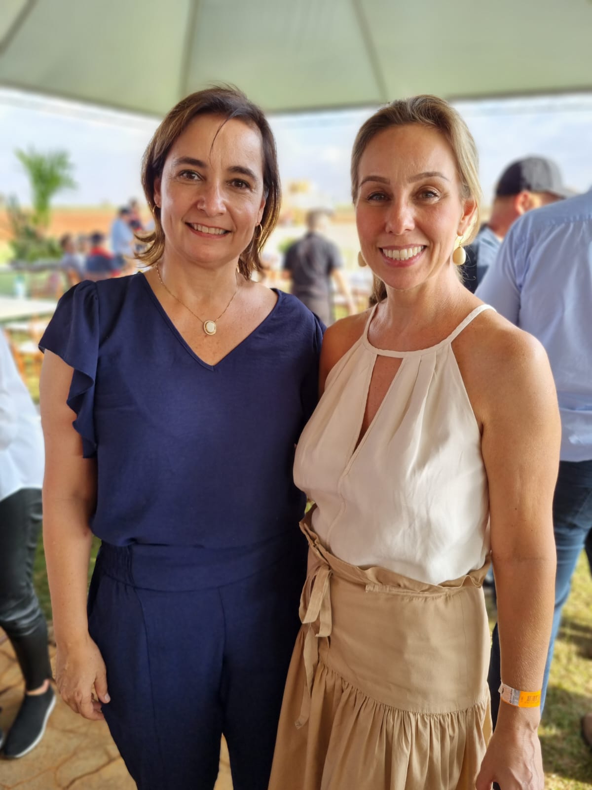 Silvia Junqueira, Daniella Bulle