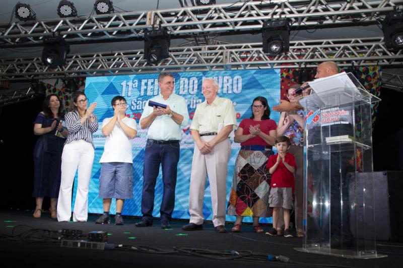 E na última noite foi a vezdo professor Renato Flora